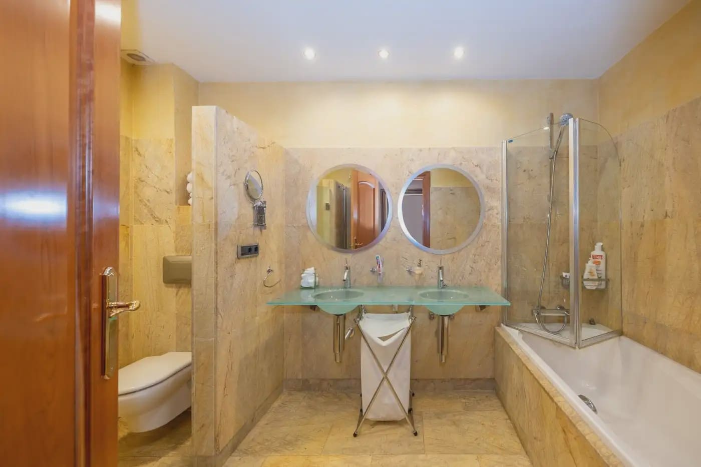 Villa for sale in Granada city with pool garage - € 995,000 (Ref: 9837211)