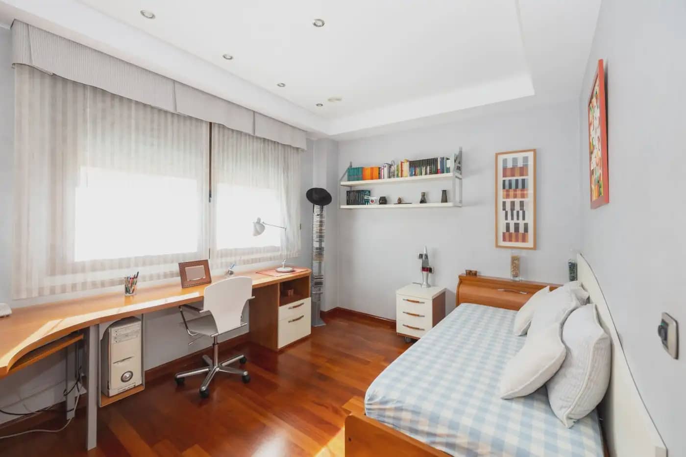 Villa for sale in Granada city with pool garage - € 995,000 (Ref: 9837211)