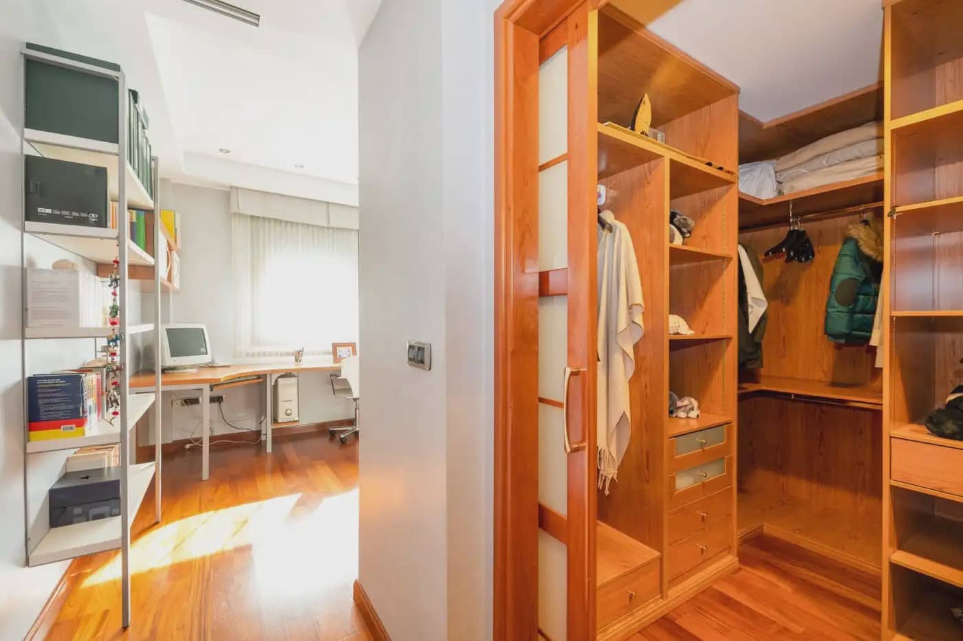 Villa for sale in Granada city with pool garage - € 995,000 (Ref: 9837211)