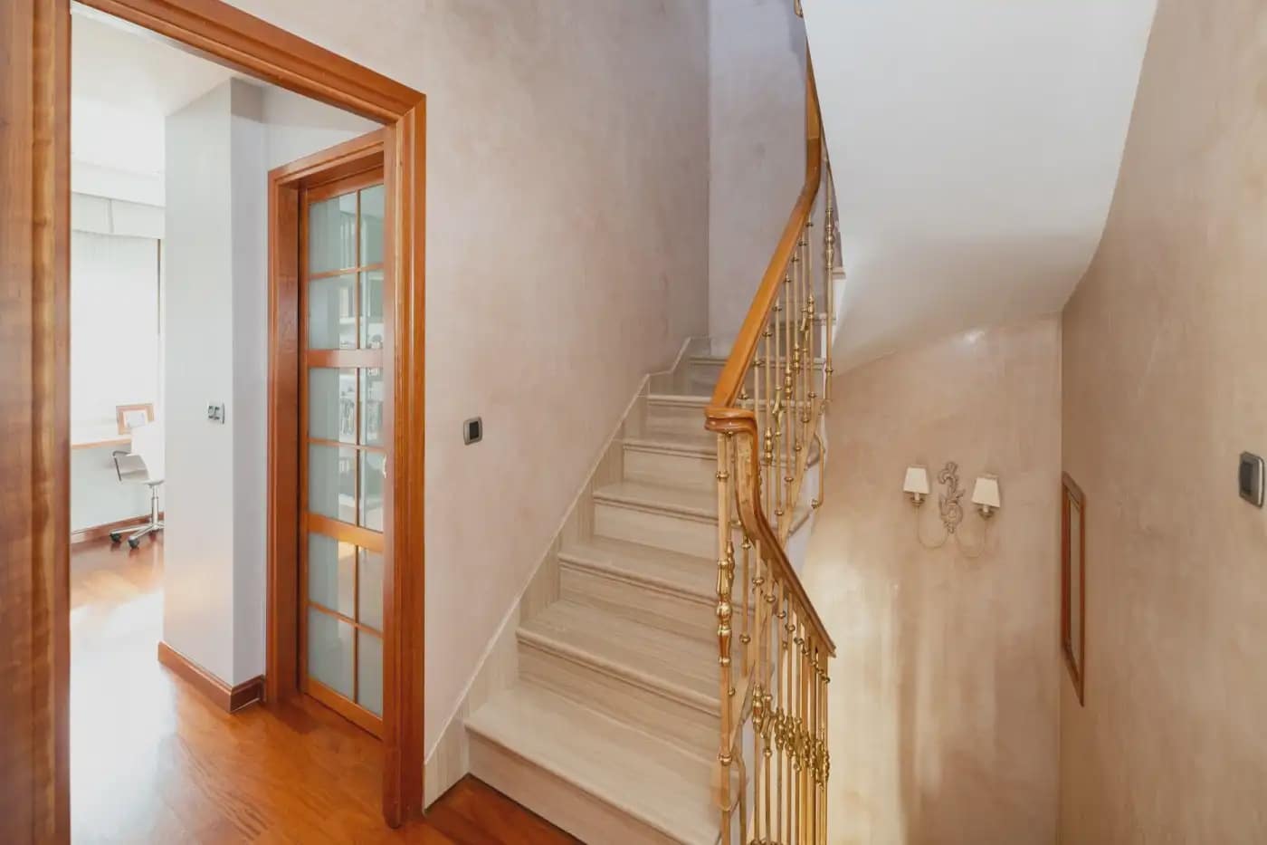 Villa for sale in Granada city with pool garage - € 995,000 (Ref: 9837211)