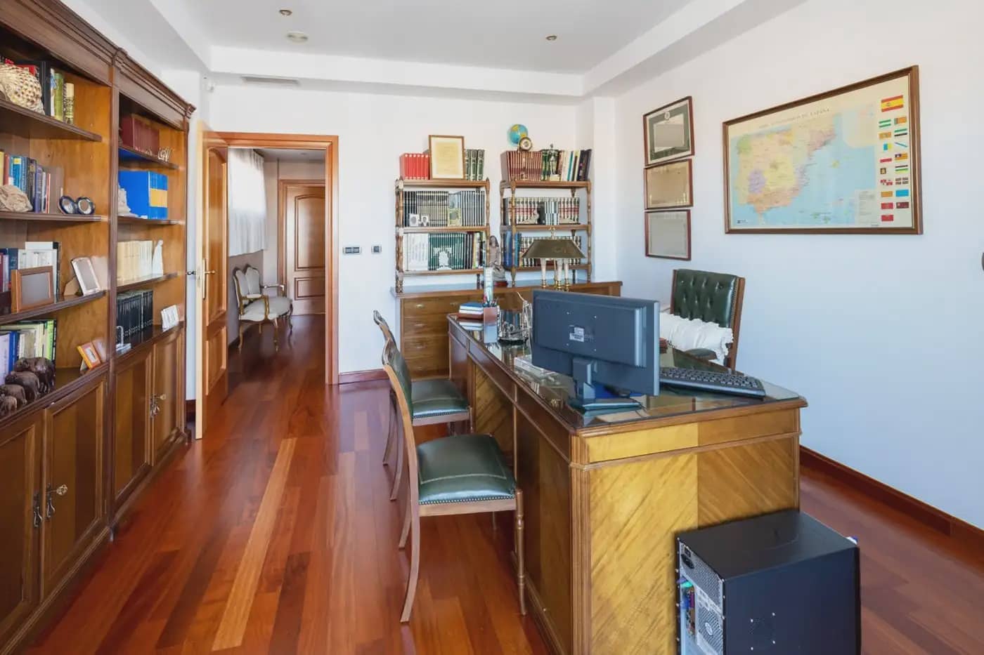 Villa for sale in Granada city with pool garage - € 995,000 (Ref: 9837211)