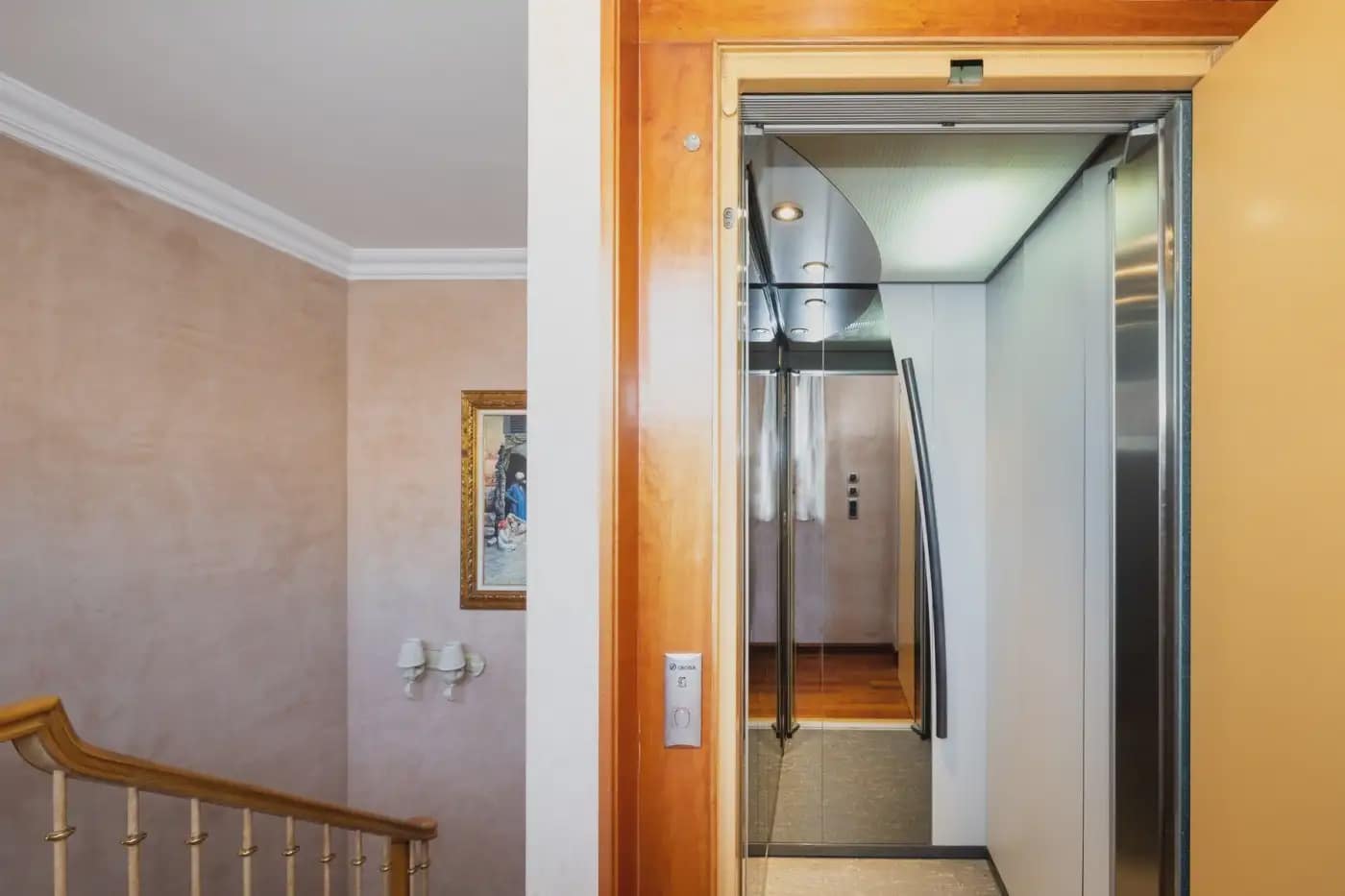 Villa for sale in Granada city with pool garage - € 995,000 (Ref: 9837211)