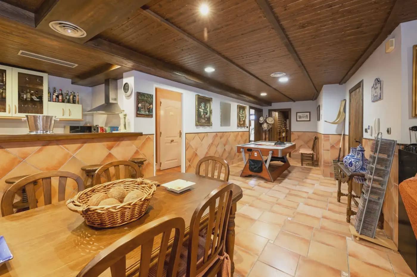 Villa for sale in Granada city with pool garage - € 995,000 (Ref: 9837211)