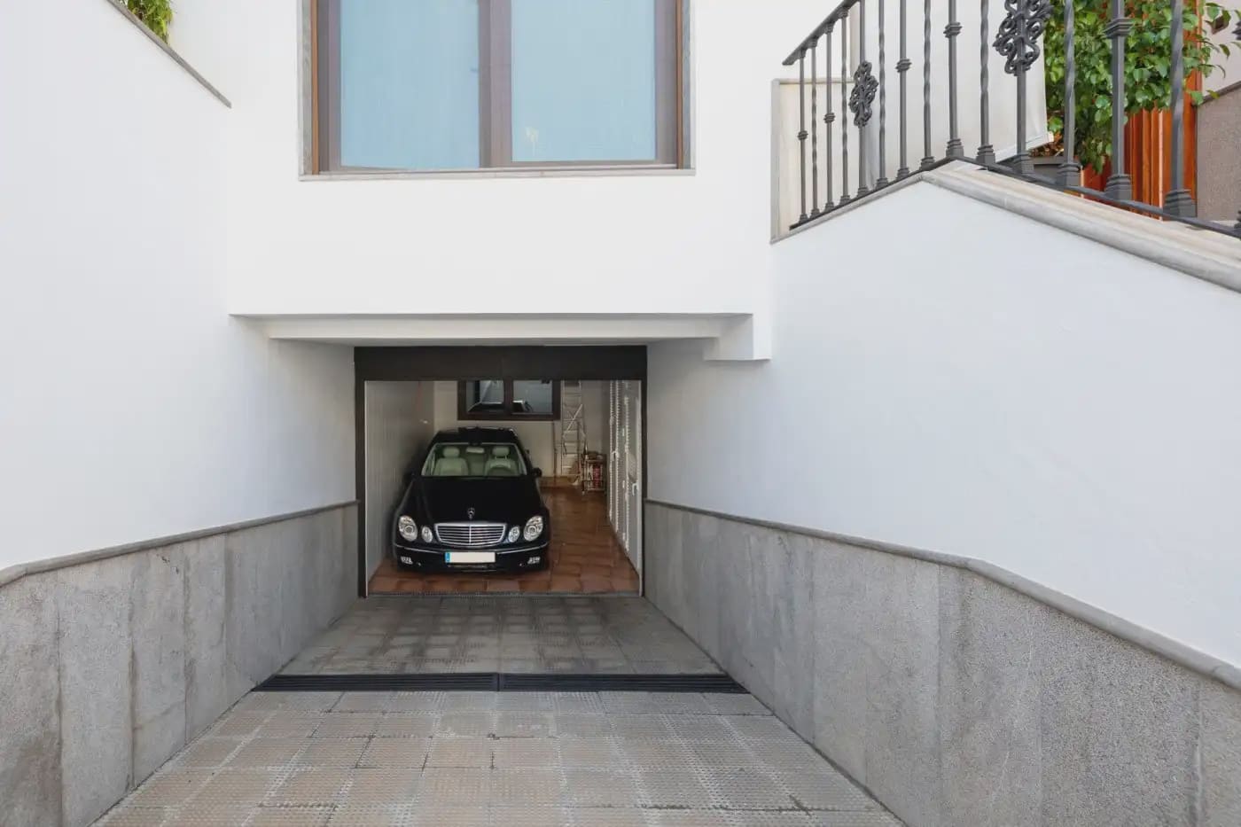 Villa for sale in Granada city with pool garage - € 995,000 (Ref: 9837211)