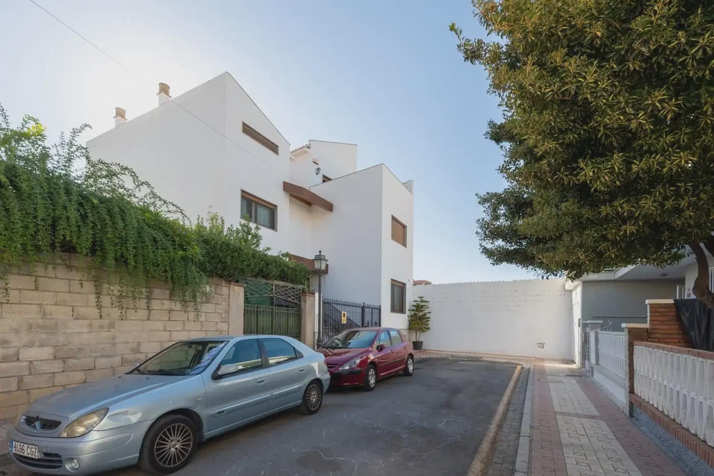 Villa for sale in Granada city with pool garage - € 995,000 (Ref: 9837211)