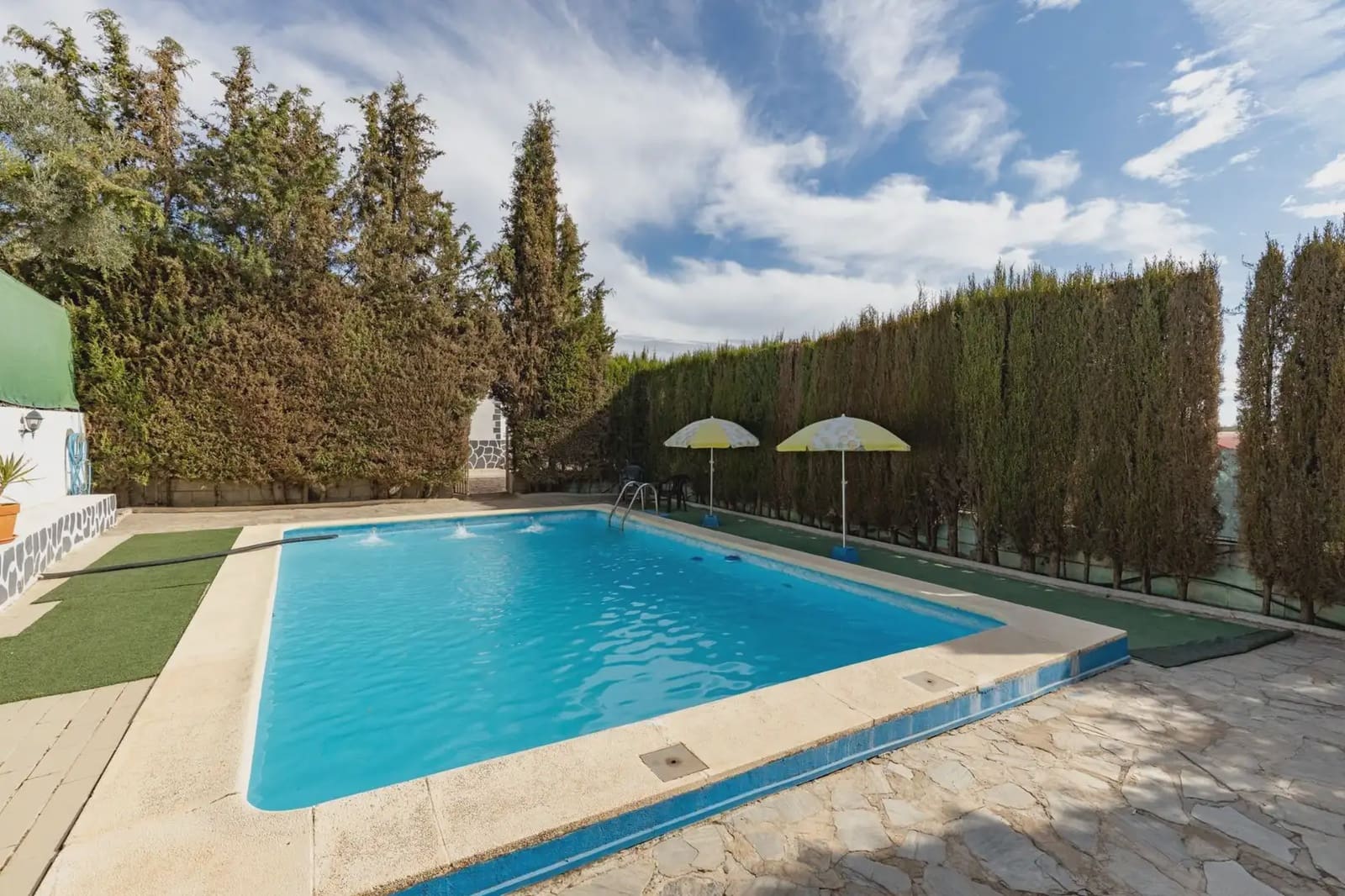 Finka/Dom wiejski na sprzedaż w Cogollos Vega z basenem - 199 000 € (Ref: 9837213)
