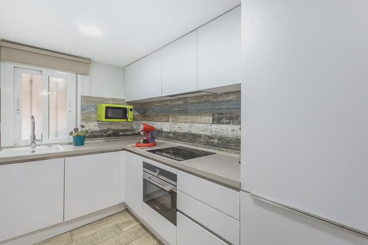 Lejlighed til salg i Granada by - € 249.900 (Ref: 9837215)