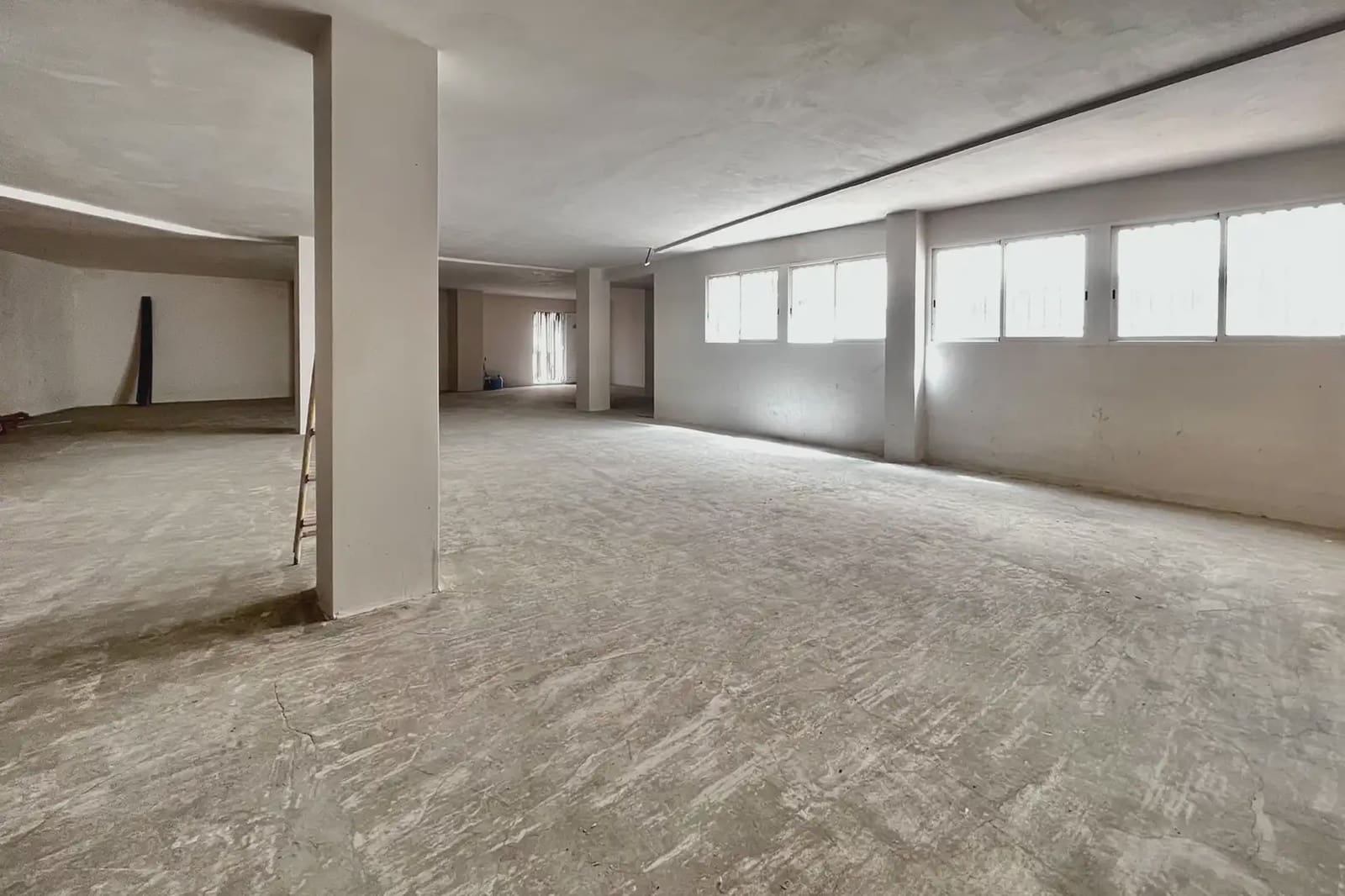 Commercial for sale in Alhama de Granada - € 119,000 (Ref: 9837217)