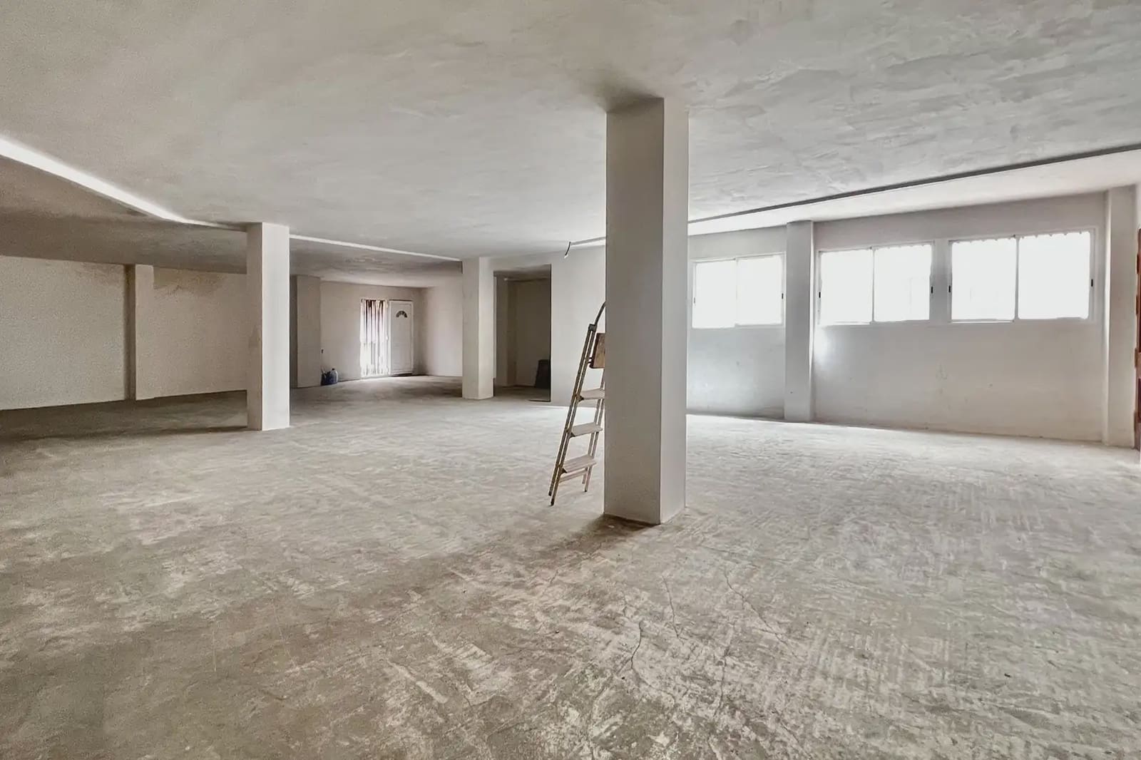 Commercial for sale in Alhama de Granada - € 119,000 (Ref: 9837217)