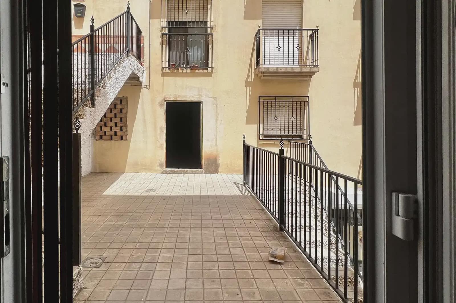 Commercial for sale in Alhama de Granada - € 119,000 (Ref: 9837217)