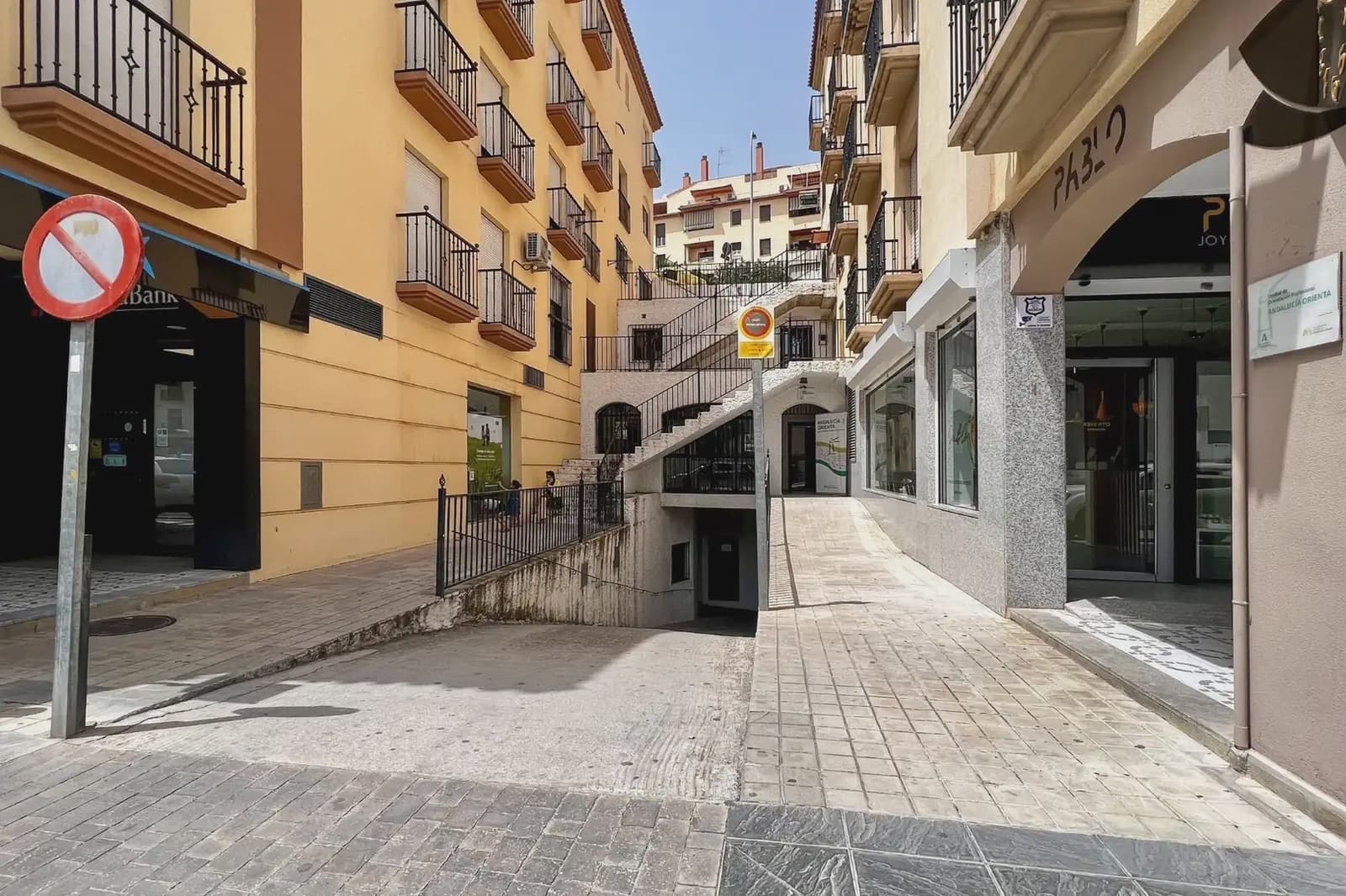 Commercial for sale in Alhama de Granada - € 119,000 (Ref: 9837217)