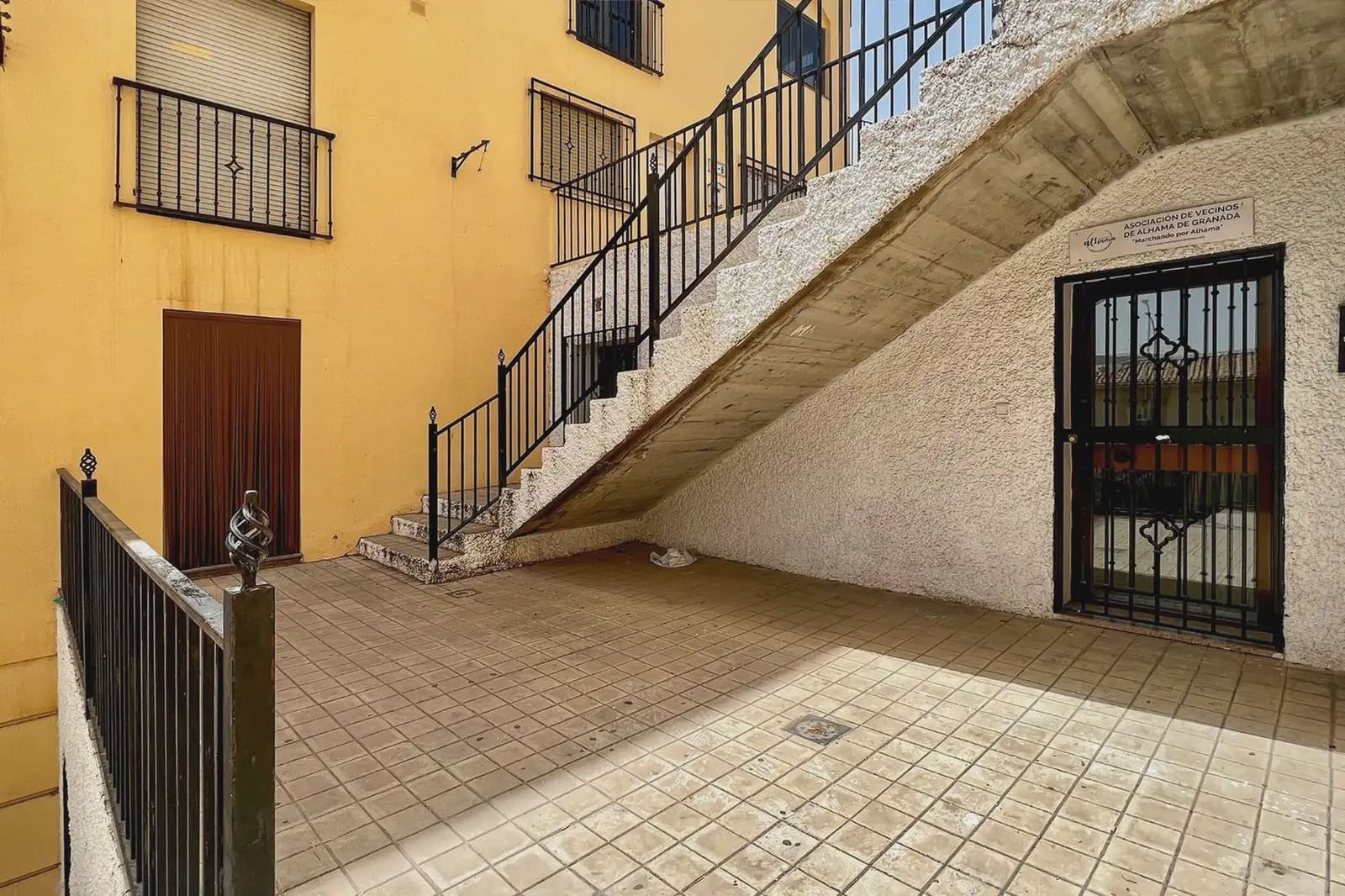 Commercial for sale in Alhama de Granada - € 119,000 (Ref: 9837217)