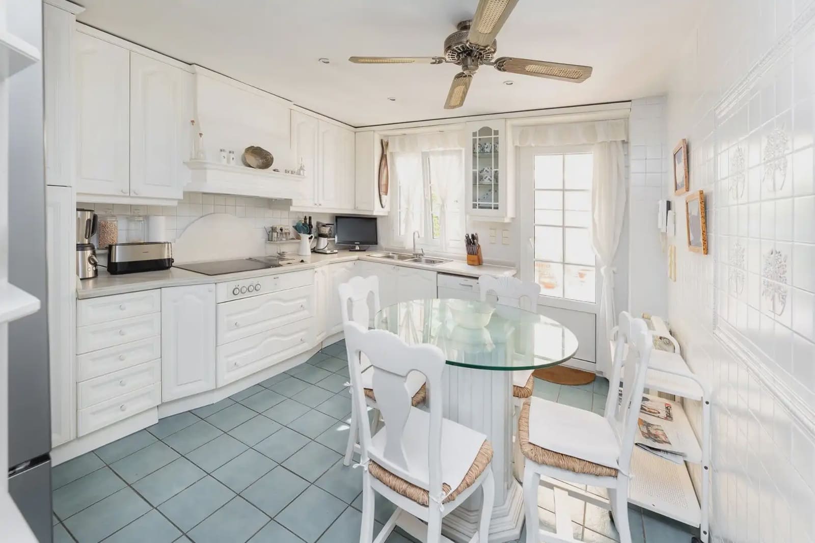 Semi-detached Villa for sale in Granada city with pool garage - € 950,000 (Ref: 9837218)