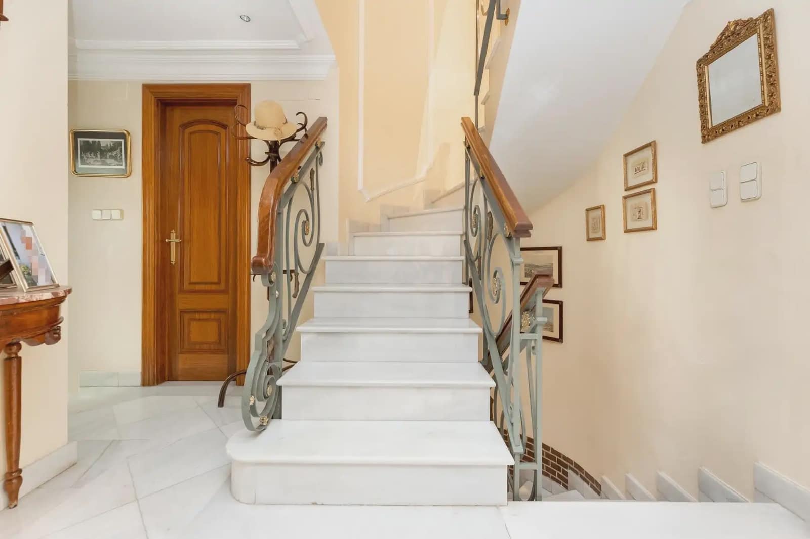 Semi-detached Villa for sale in Granada city with pool garage - € 950,000 (Ref: 9837218)