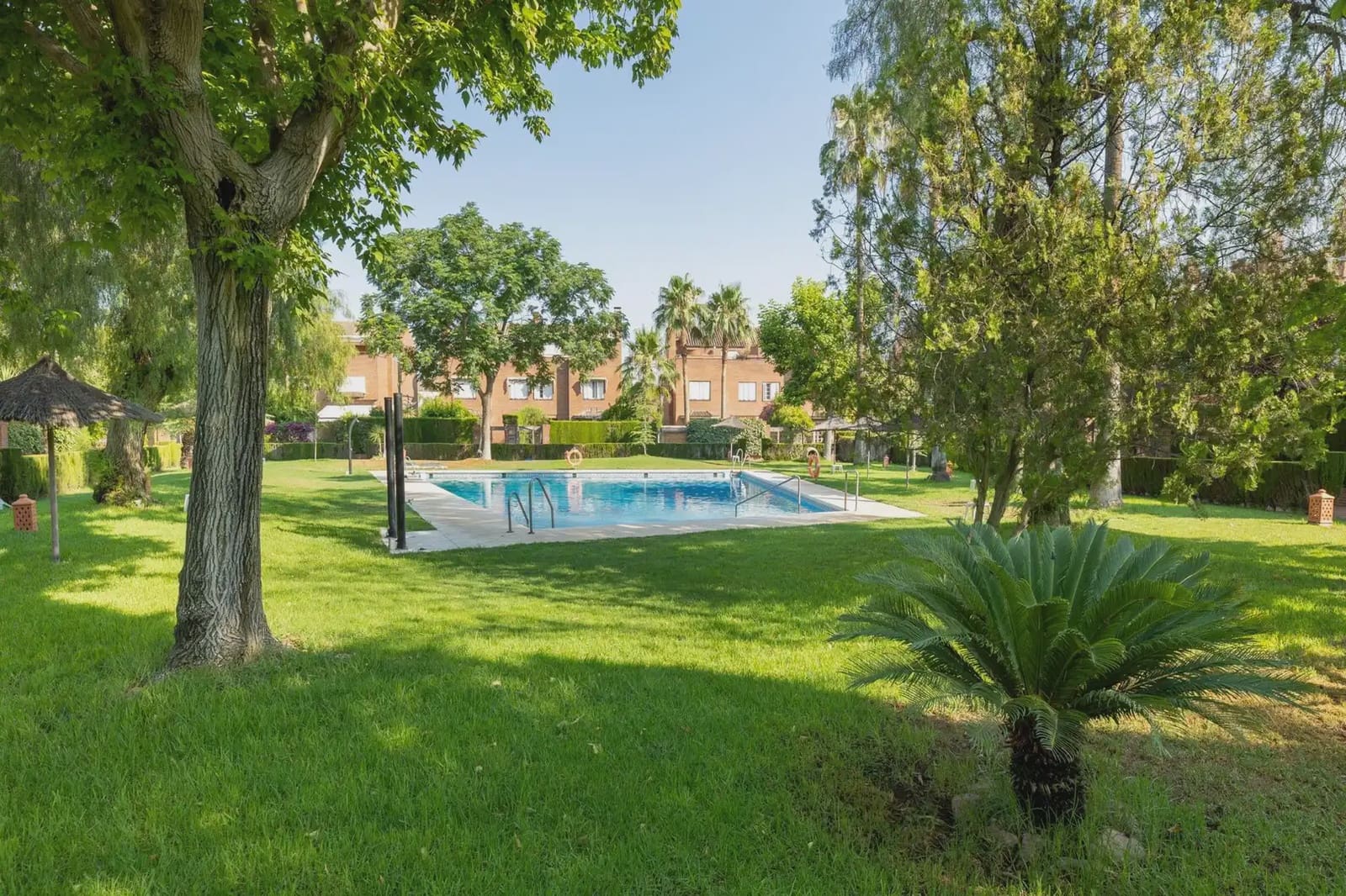 Semi-detached Villa for sale in Granada city with pool garage - € 950,000 (Ref: 9837218)