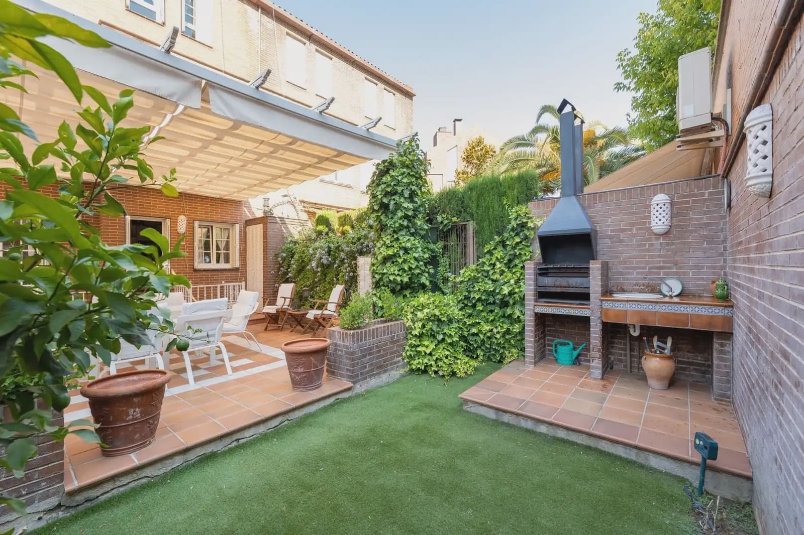 Semi-detached Villa for sale in Granada city with pool garage - € 950,000 (Ref: 9837218)