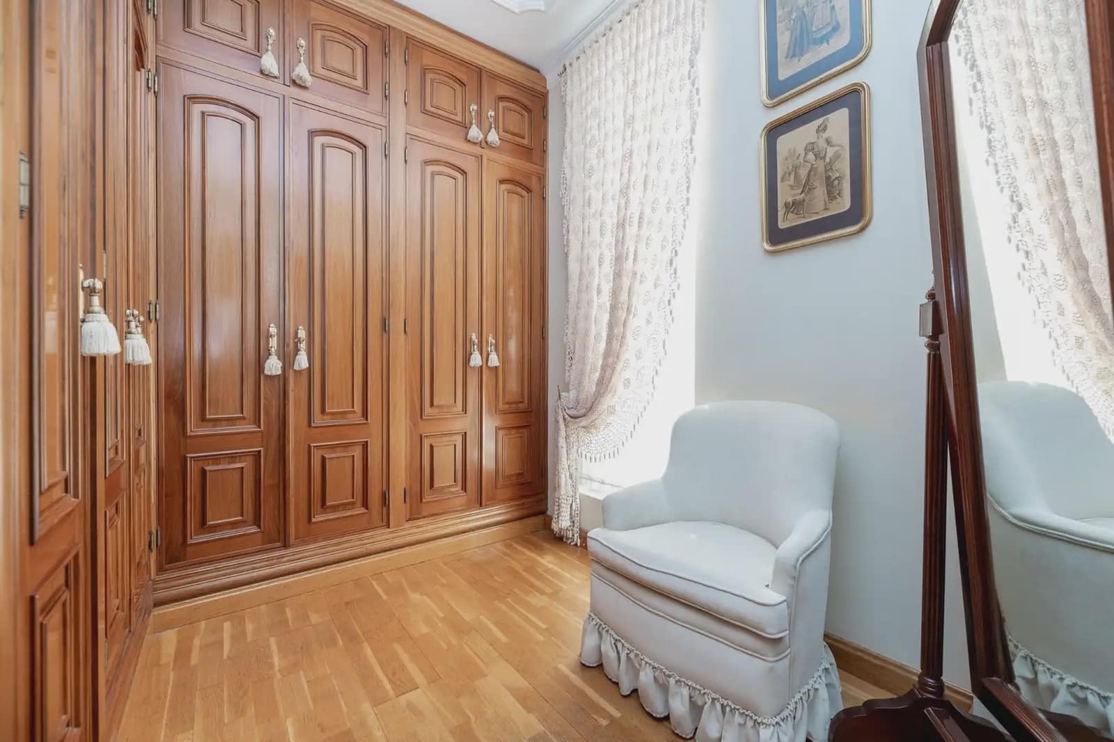 Semi-detached Villa for sale in Granada city with pool garage - € 950,000 (Ref: 9837218)