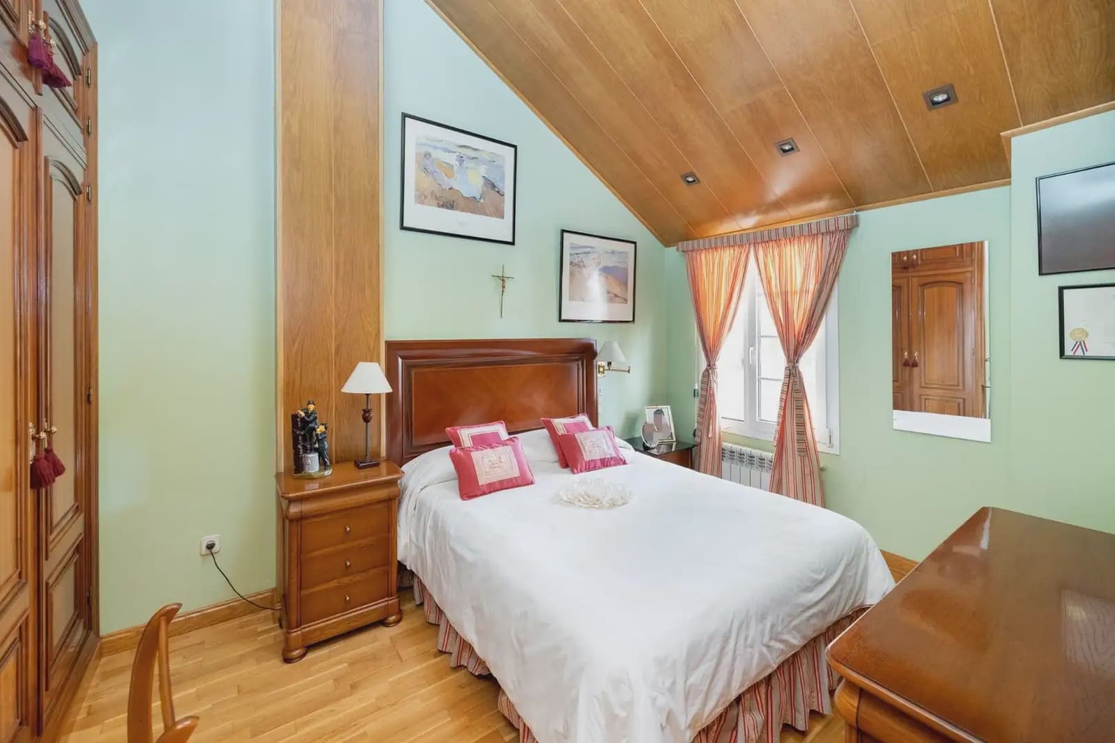 Semi-detached Villa for sale in Granada city with pool garage - € 950,000 (Ref: 9837218)