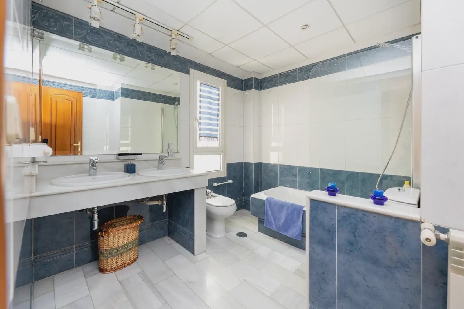 Semi-detached Villa for sale in Granada city with pool garage - € 950,000 (Ref: 9837218)