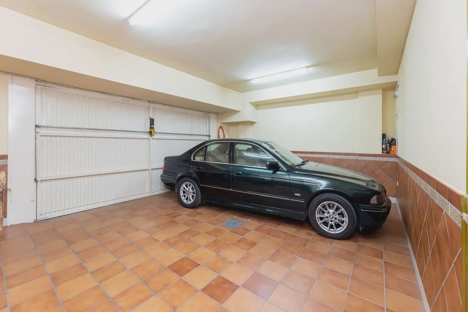 Semi-detached Villa for sale in Granada city with pool garage - € 950,000 (Ref: 9837218)