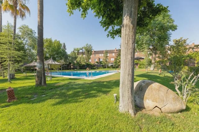Semi-detached Villa for sale in Cerrillo de Maracena - Periodistas, Granada city with pool garage - € 950,000 (Ref: 9837218)