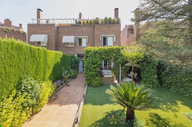 Semi-detached Villa for sale in Cerrillo de Maracena - Periodistas, Granada city with pool garage - € 950,000 (Ref: 9837218)