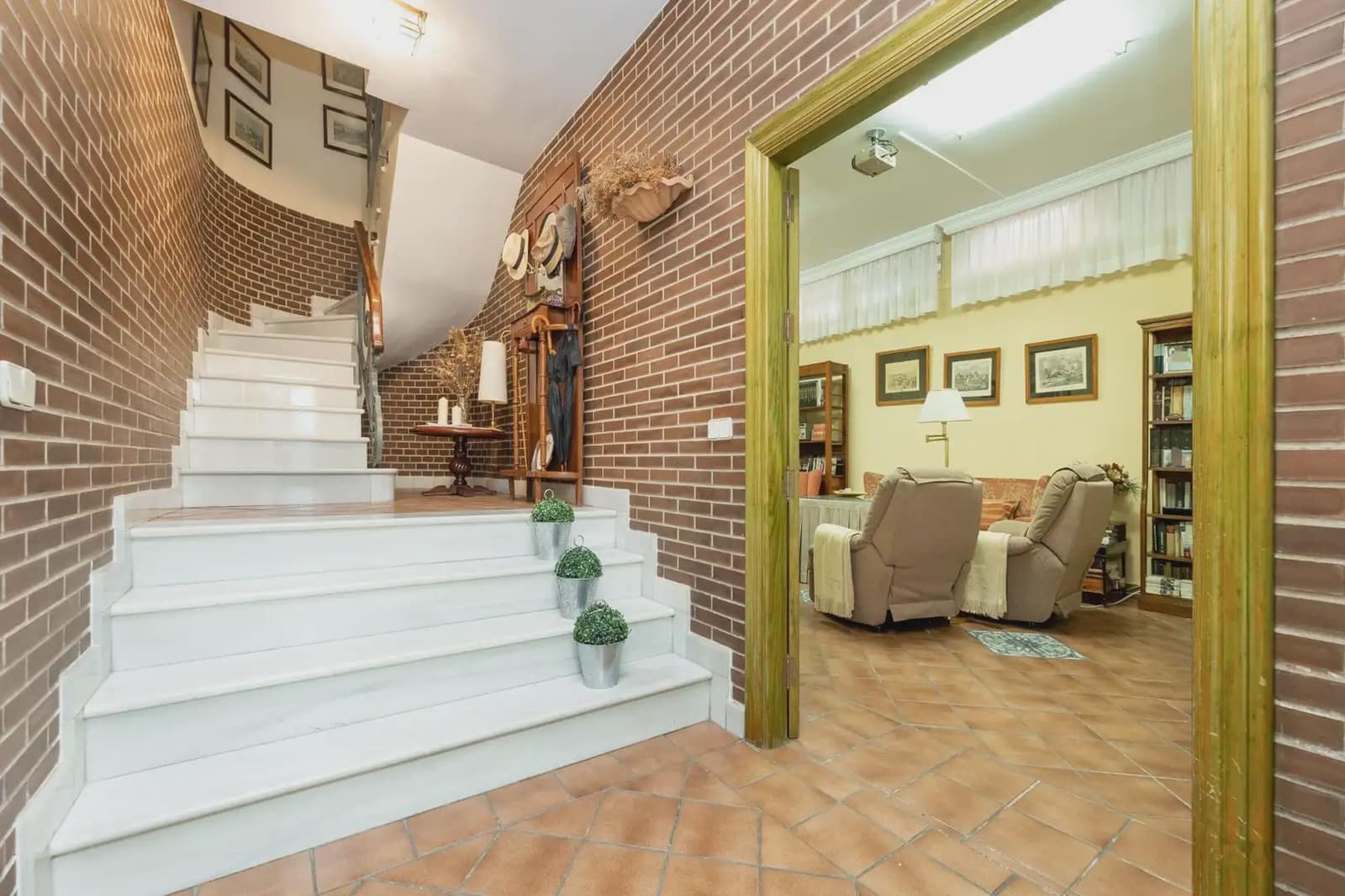 Semi-detached Villa for sale in Granada city with pool garage - € 950,000 (Ref: 9837218)