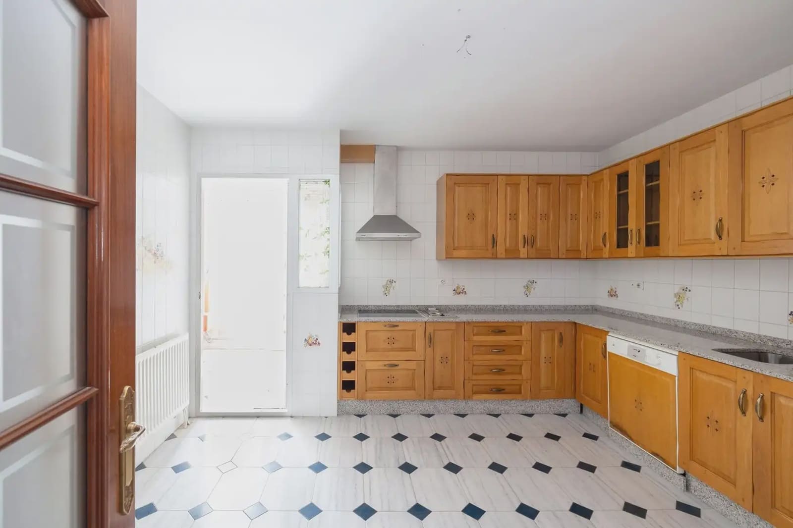 Flat for sale in Alcala la Real - € 235,000 (Ref: 9837219)