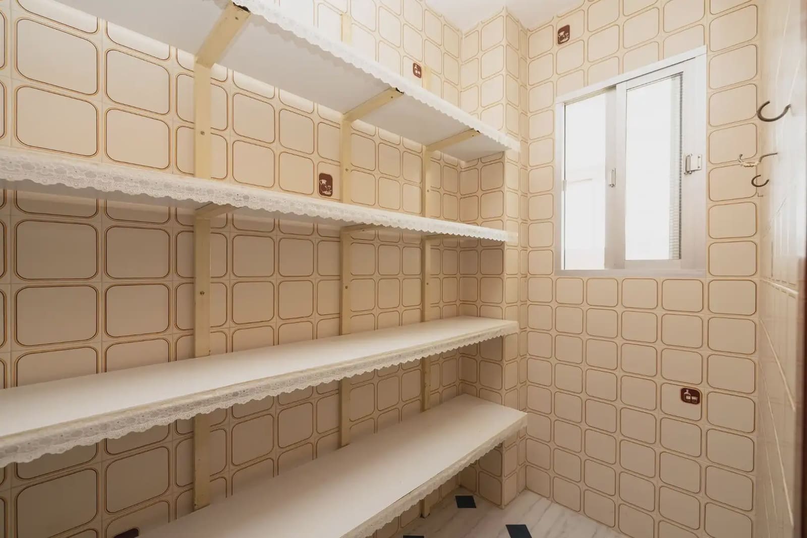 Flat for sale in Alcala la Real - € 235,000 (Ref: 9837219)