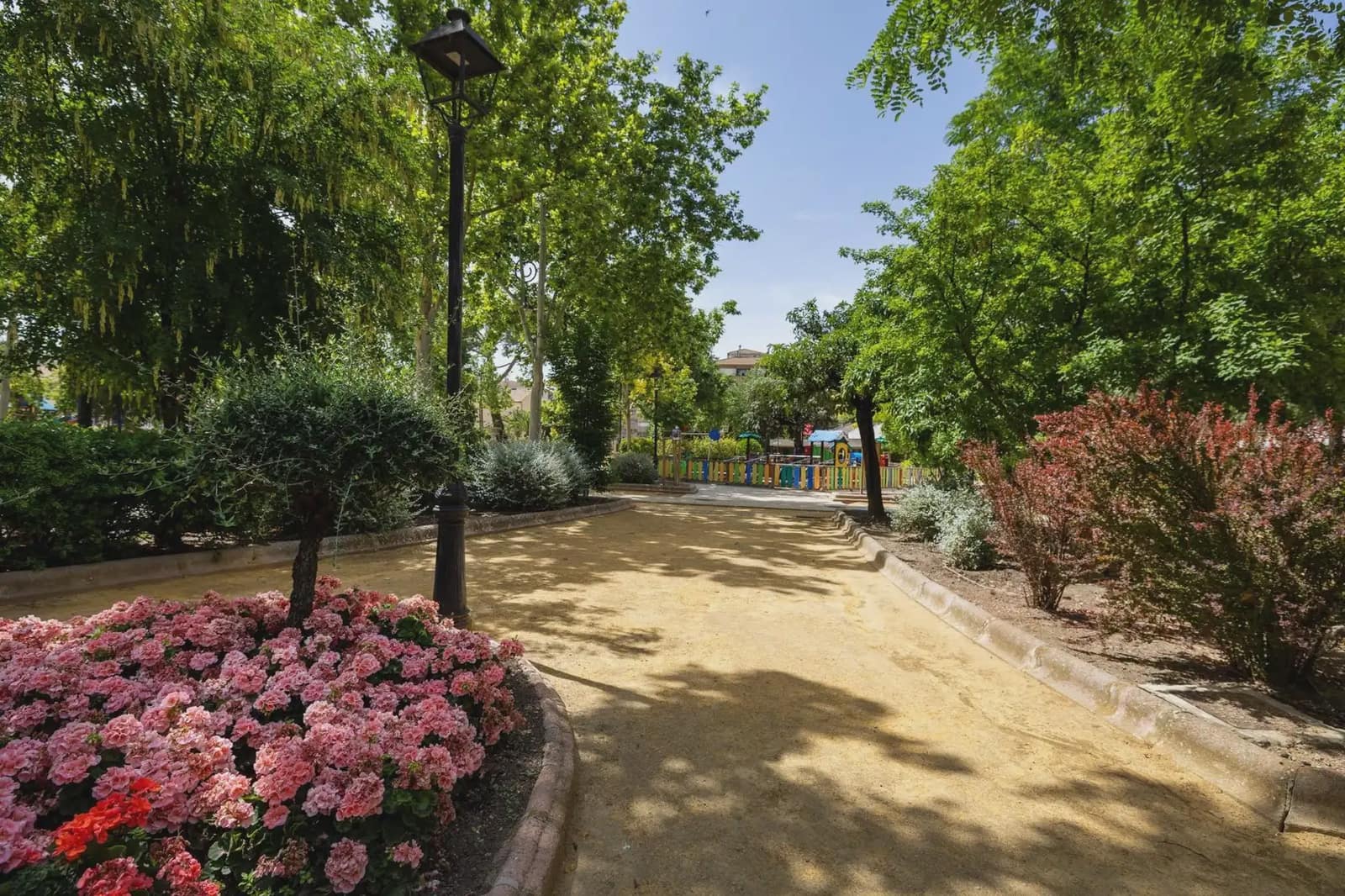 Flat for sale in Alcala la Real - € 235,000 (Ref: 9837219)