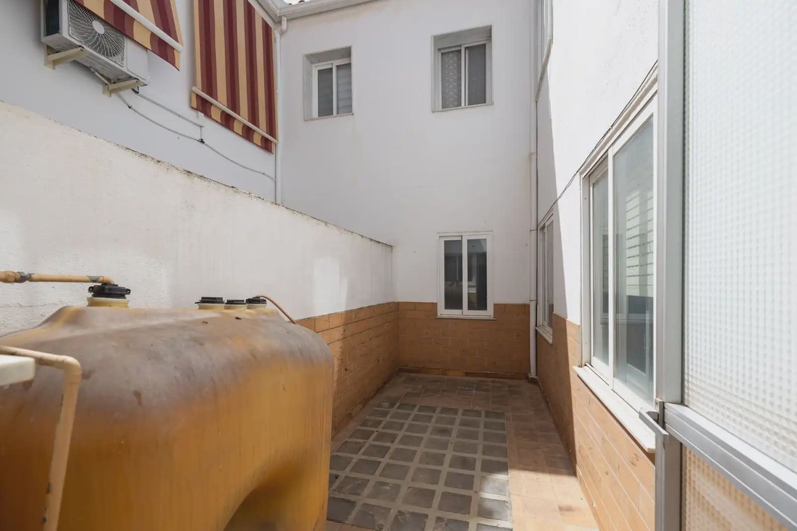 Flat for sale in Alcala la Real - € 235,000 (Ref: 9837219)