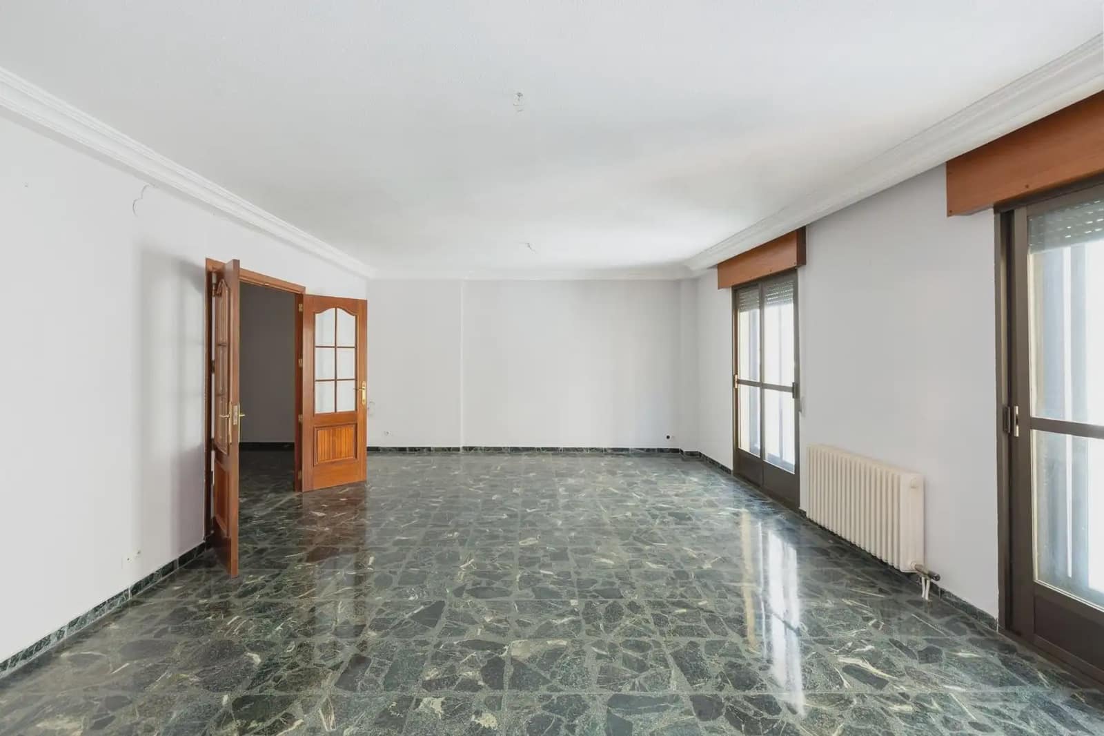Flat for sale in Alcala la Real - € 235,000 (Ref: 9837219)