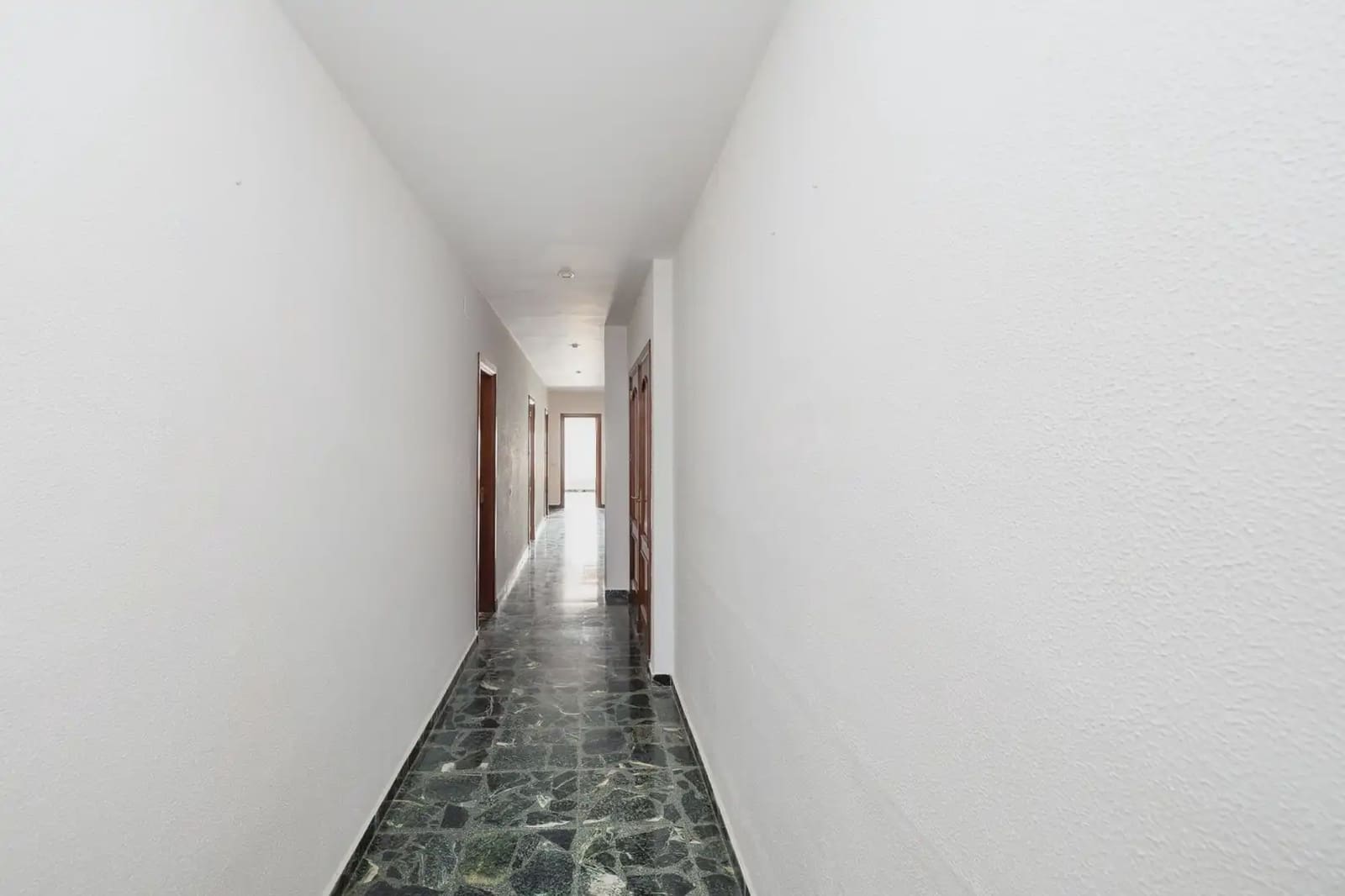 Flat for sale in Alcala la Real - € 235,000 (Ref: 9837219)