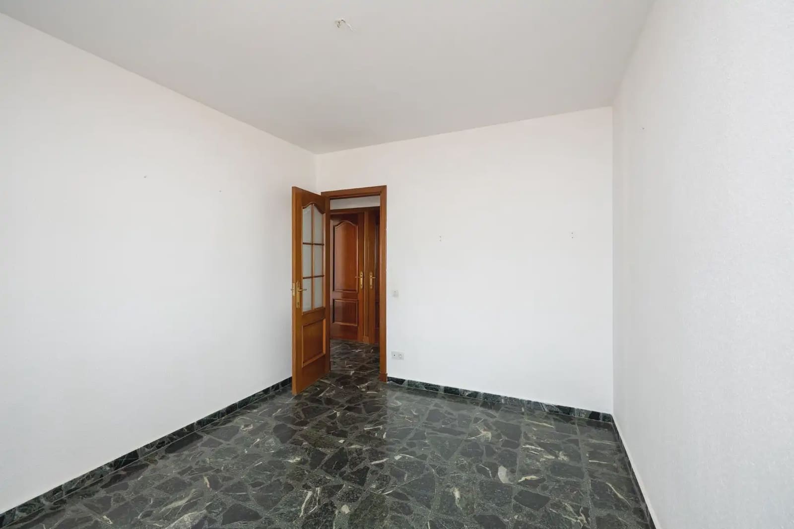 Flat for sale in Alcala la Real - € 235,000 (Ref: 9837219)