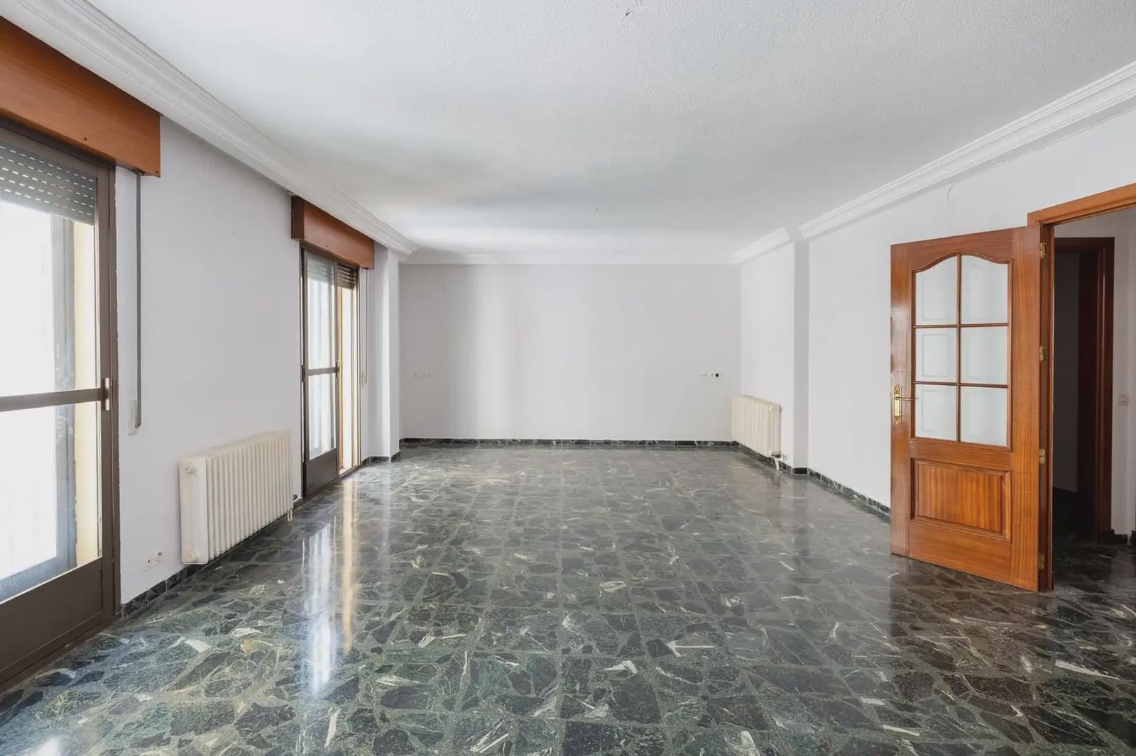 Flat for sale in Alcala la Real - € 235,000 (Ref: 9837219)