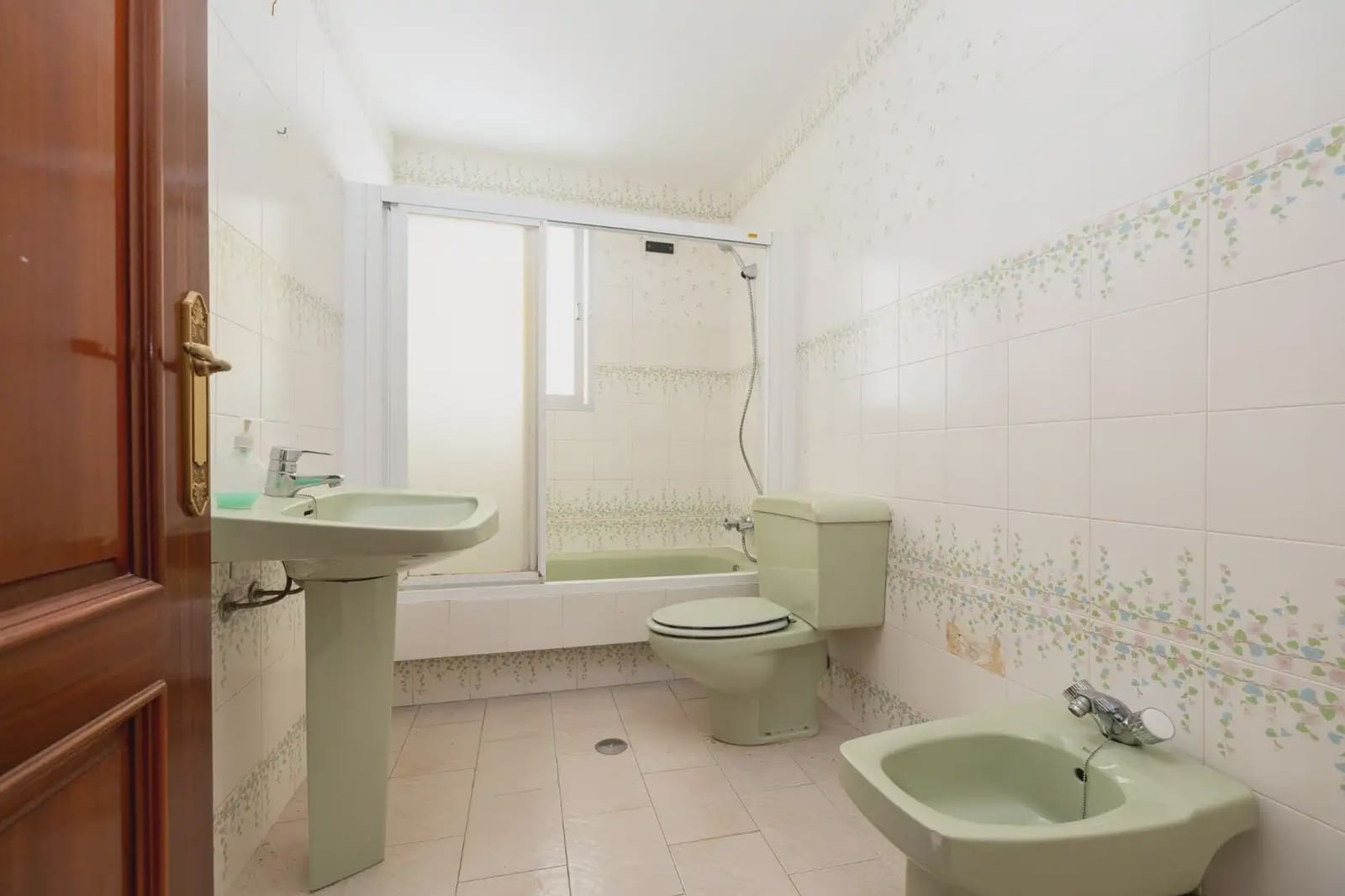 Flat for sale in Alcala la Real - € 235,000 (Ref: 9837219)