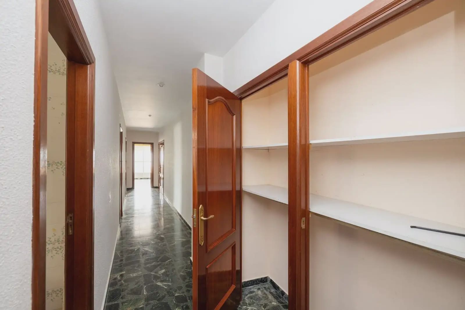 Flat for sale in Alcala la Real - € 235,000 (Ref: 9837219)