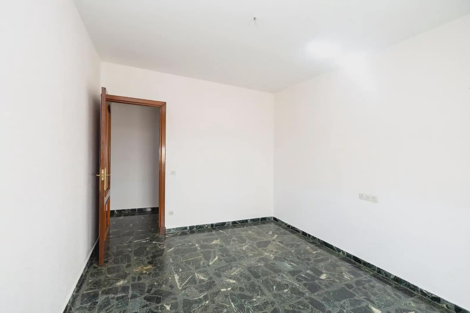 Flat for sale in Alcala la Real - € 235,000 (Ref: 9837219)