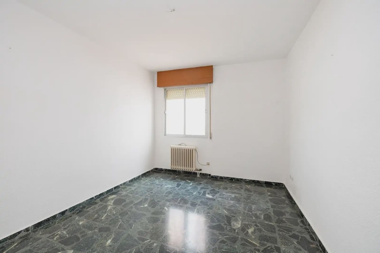 Flat for sale in Alcala la Real - € 235,000 (Ref: 9837219)