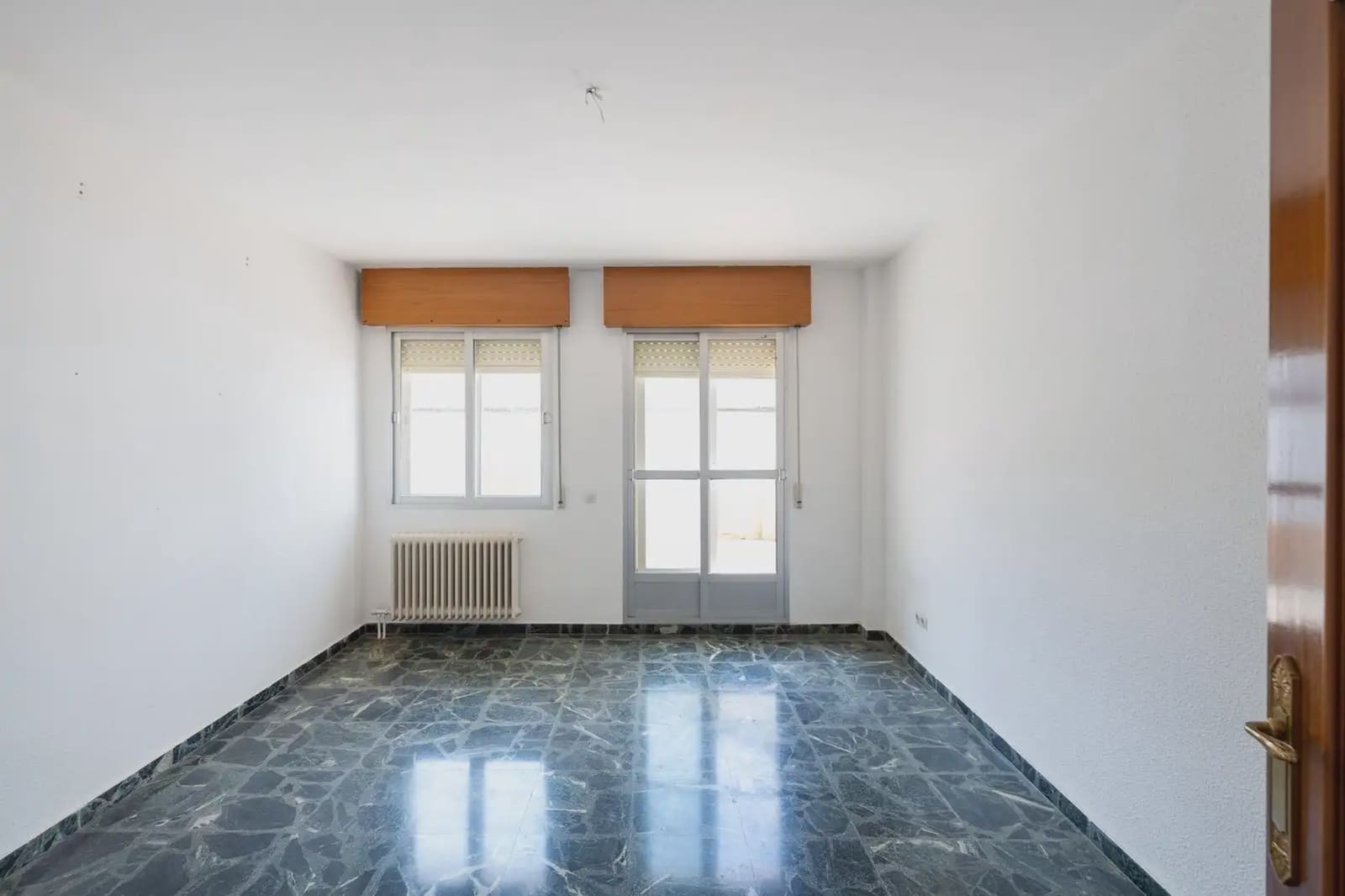 Flat for sale in Alcala la Real - € 235,000 (Ref: 9837219)