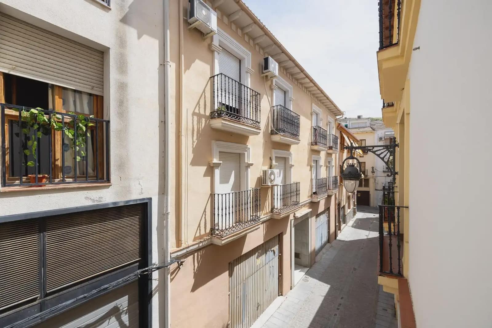 Flat for sale in Alcala la Real - € 235,000 (Ref: 9837219)
