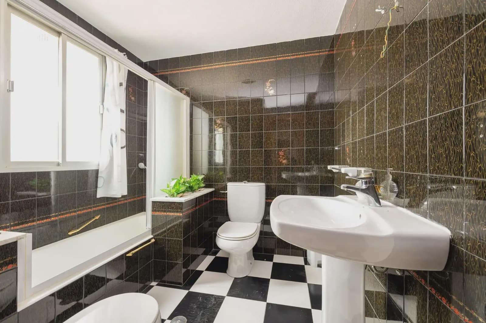 Flat for sale in Alcala la Real - € 235,000 (Ref: 9837219)