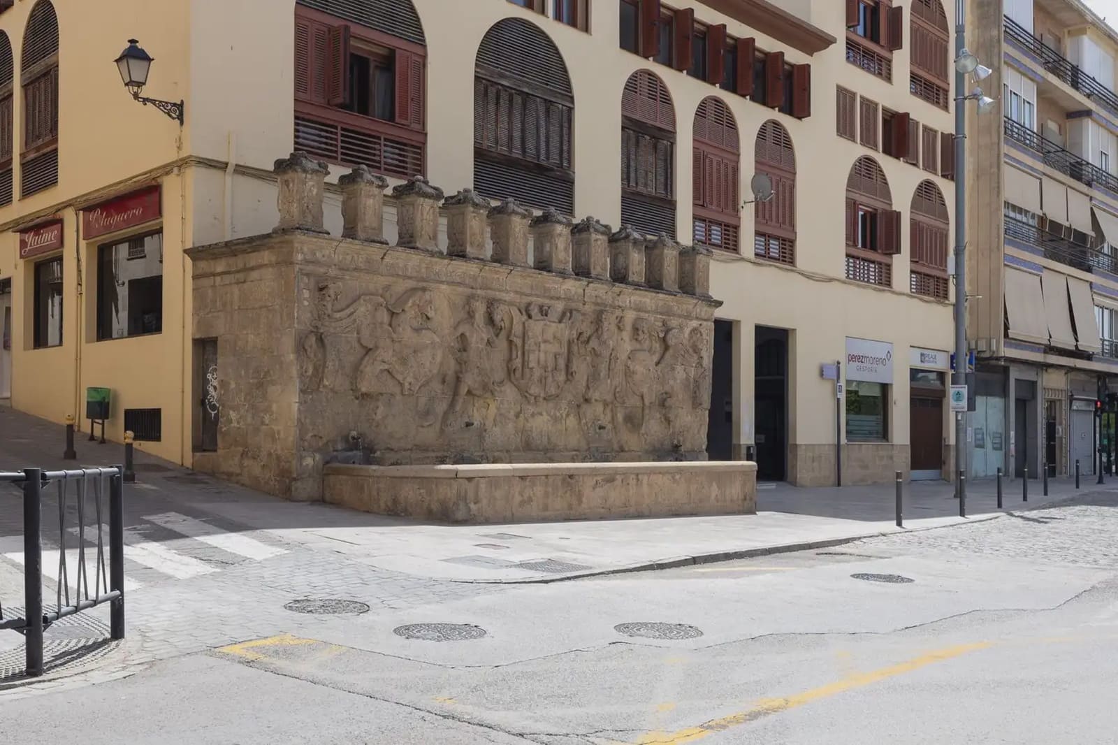 Flat for sale in Alcala la Real - € 235,000 (Ref: 9837219)