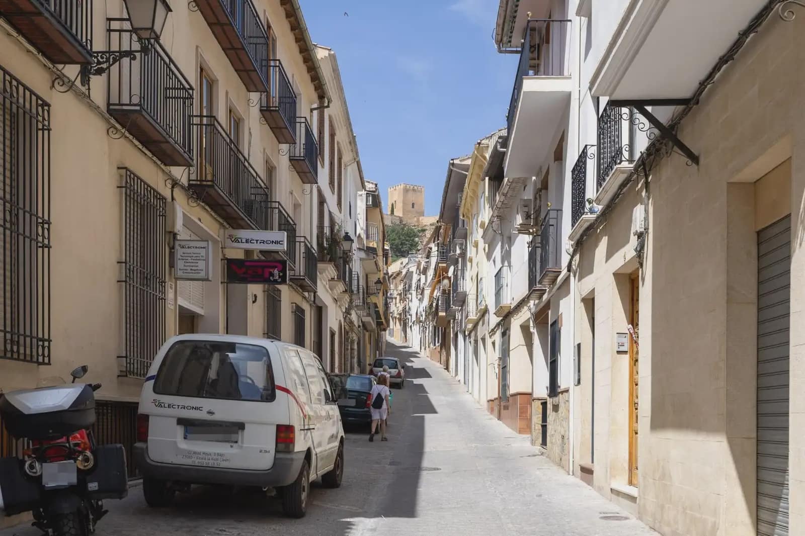 Flat for sale in Alcala la Real - € 235,000 (Ref: 9837219)