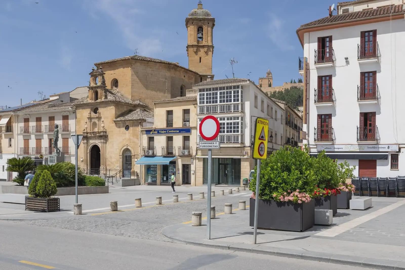 Flat for sale in Alcala la Real - € 235,000 (Ref: 9837219)