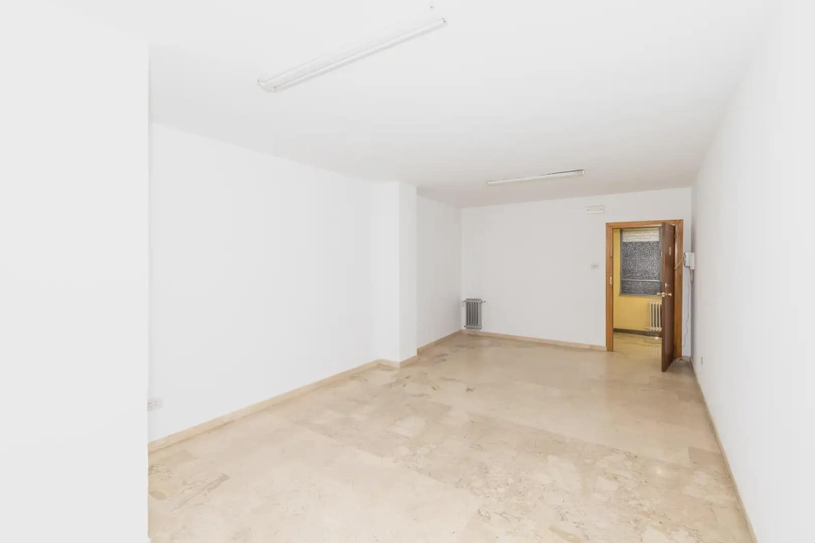 Kontor til leje i Granada by - € 400 (Ref: 9837220)