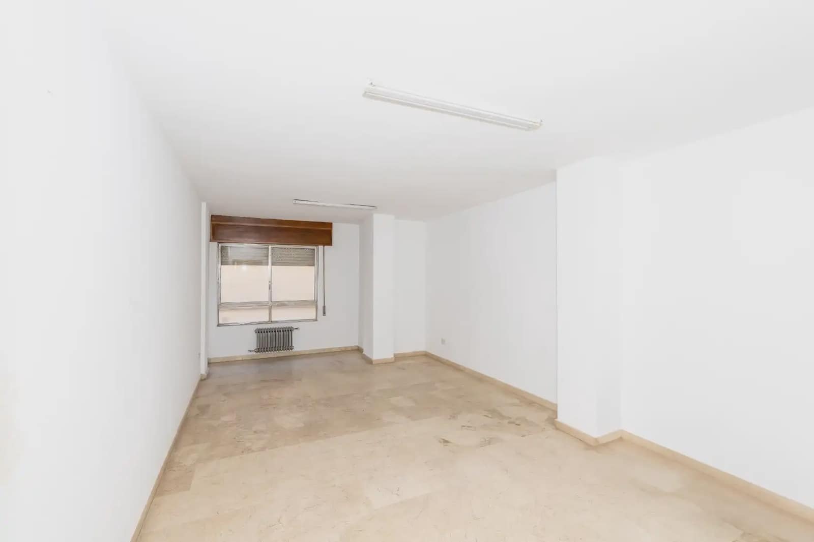 Kontor til leje i Granada by - € 400 (Ref: 9837220)