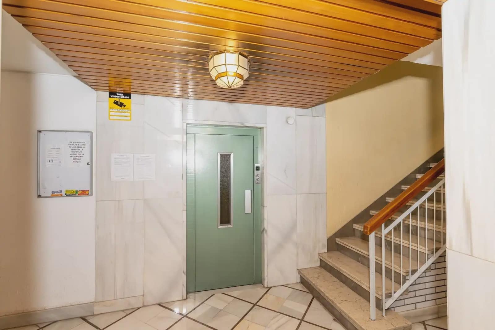 Kontor til leje i Granada by - € 400 (Ref: 9837220)