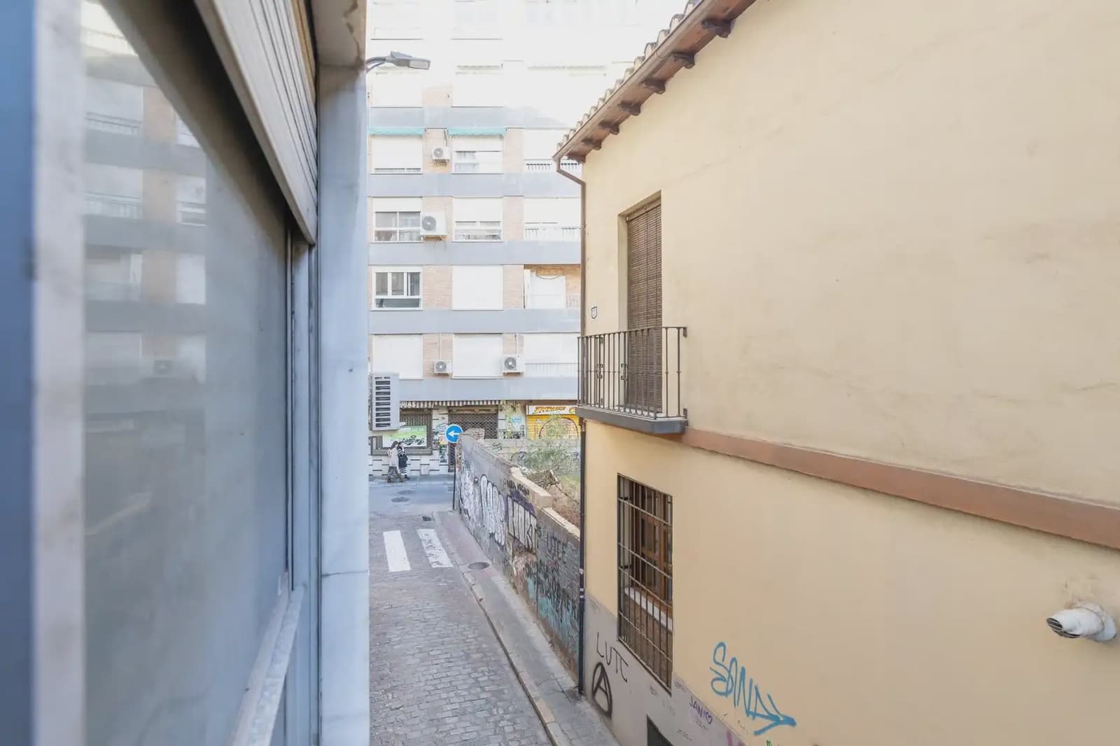 Kontor til leje i Granada by - € 400 (Ref: 9837220)