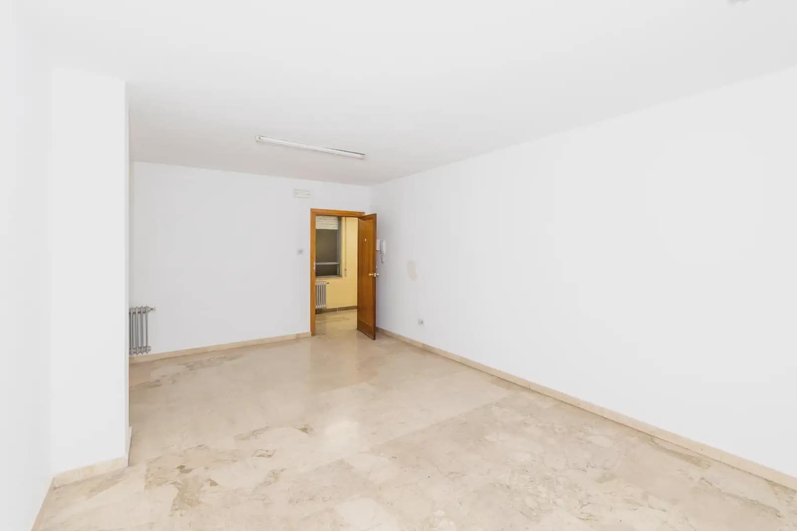 Kontor til leje i Granada by - € 400 (Ref: 9837220)